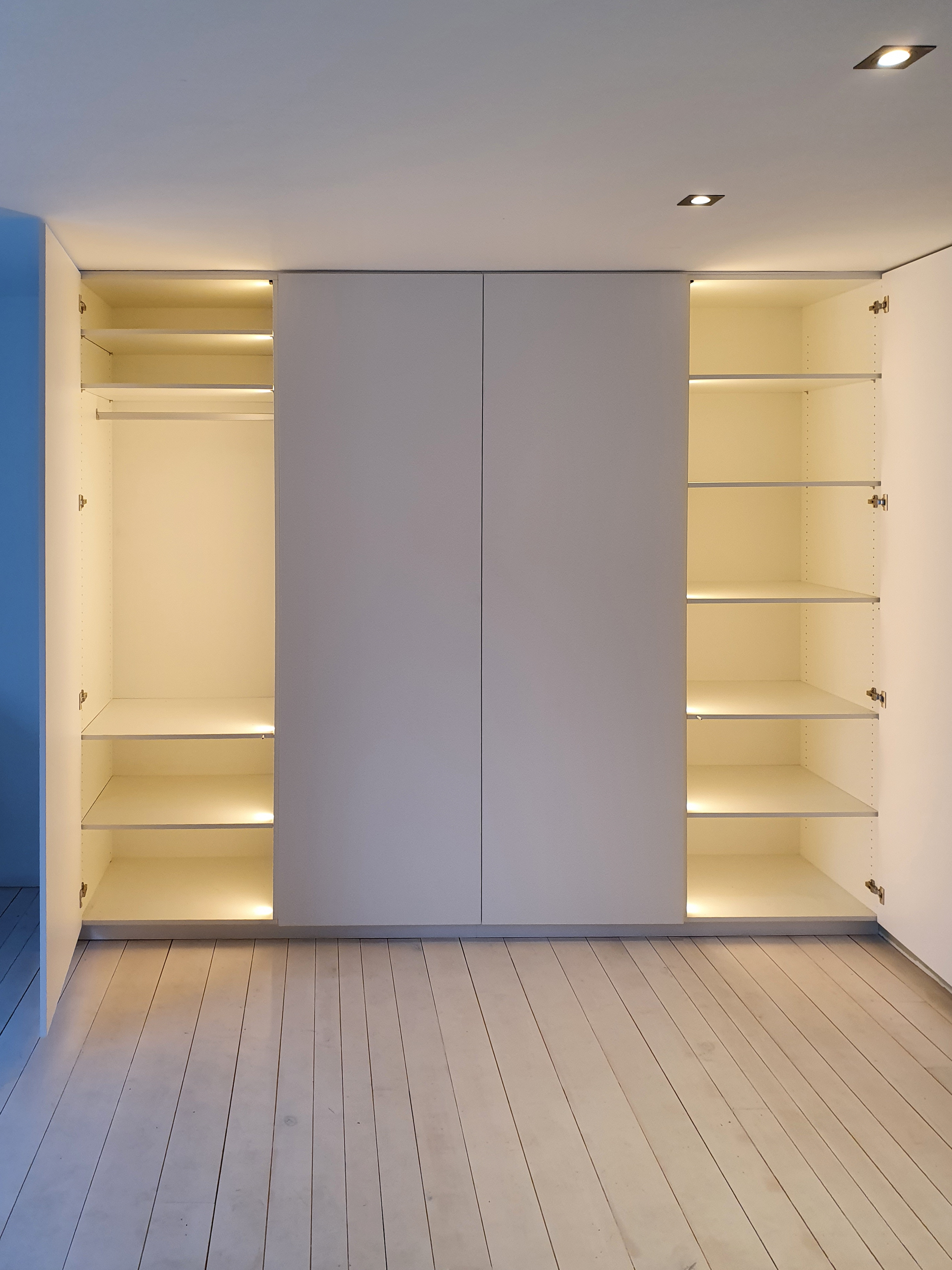 garderobe / kledingkast op maat gemaakte meubel *