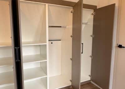Kledingkast voor schuine achterwand